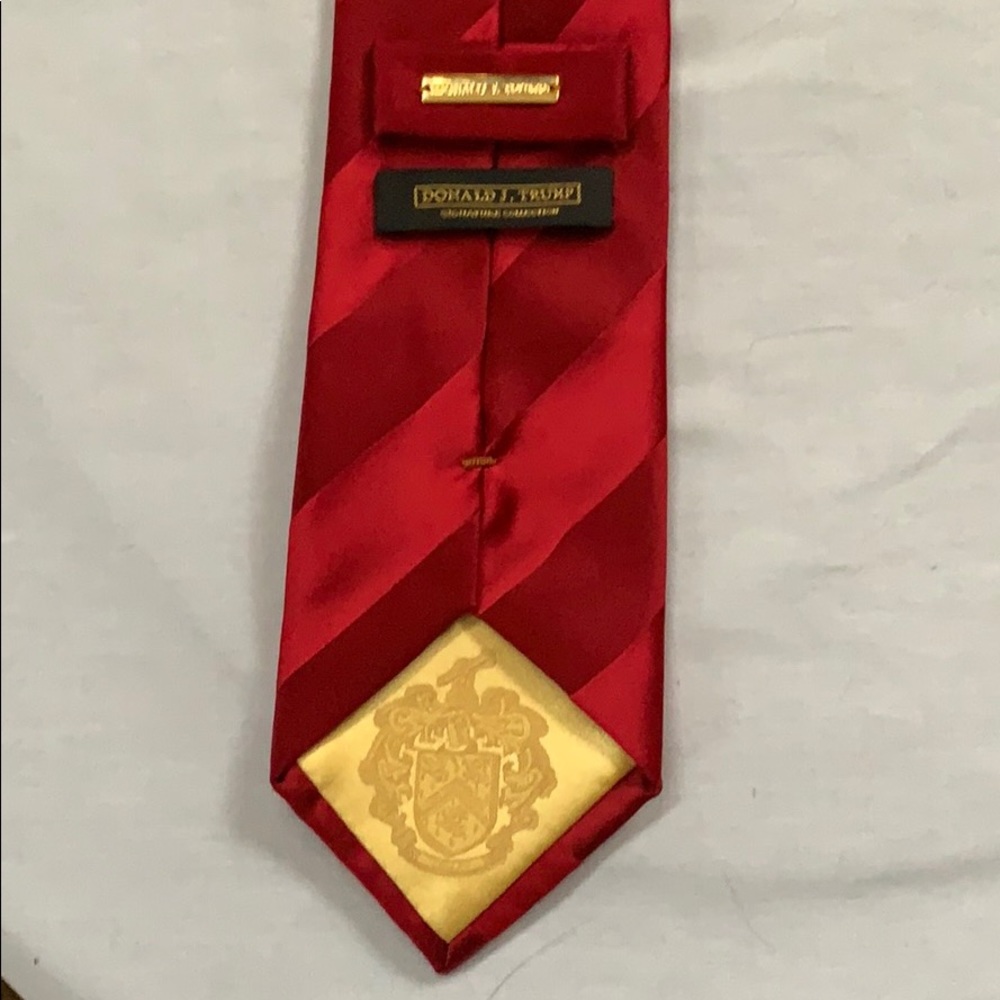 DONALD J. TRUMP SIGNATURE COLLECTION TIE - Picture 6 of 7